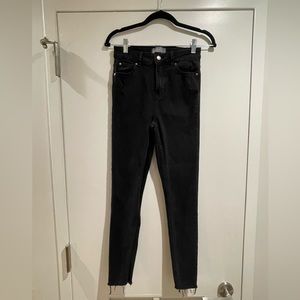 Black distressed skinny jeans